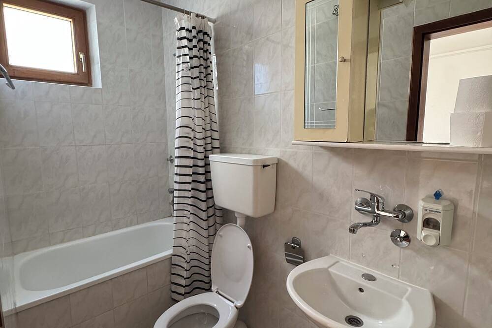 Apartamento entero, Beautiful 1-bedroom apartment with Ac in welcoming Budva in Budva, Municipio de Budva