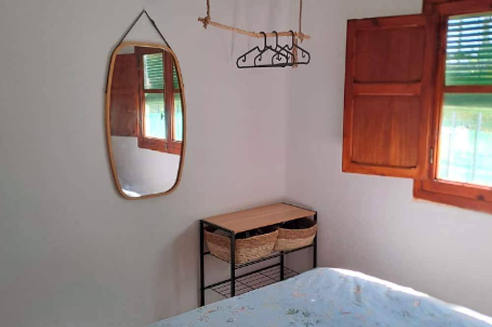 Detached villa with private swimming pool, quiet and family friendly area in Marines, Province de Valence