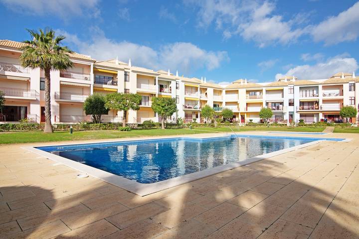 Vakantiewoning voor 6 personen, with Balkon and Tuin as well as Kinderzwembad in Quarteira