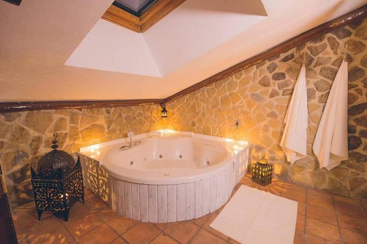 Casa rural para 2 personas, con Jacuzzi y Vistas en Benaocaz