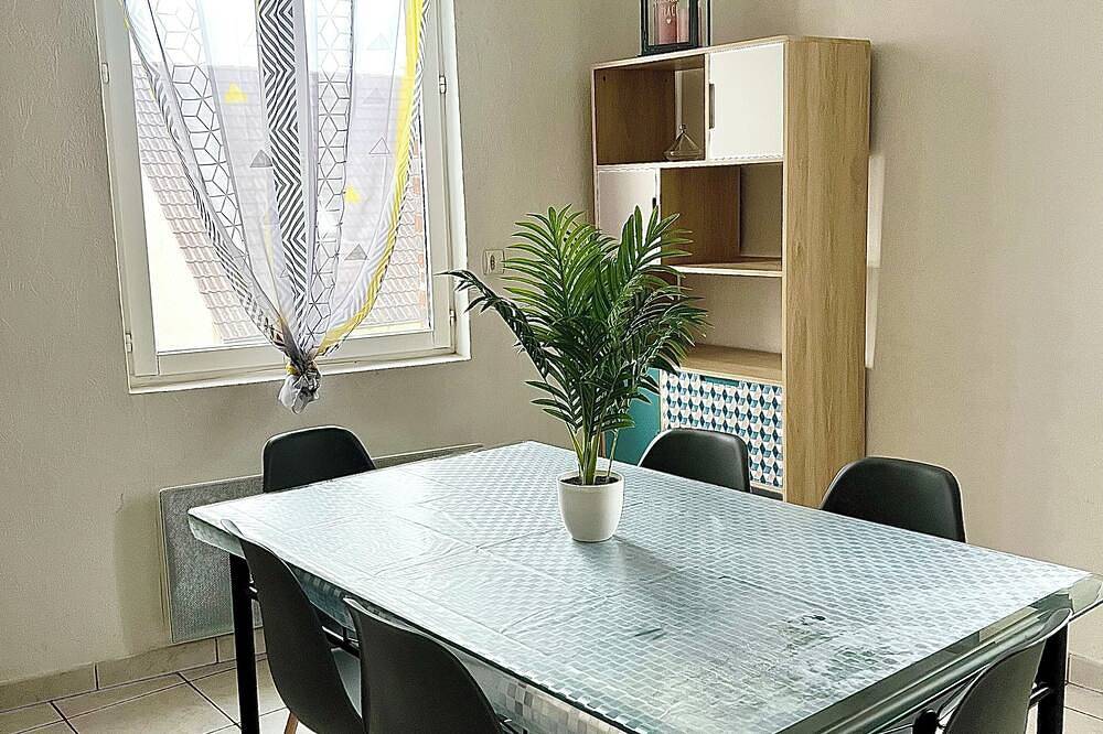 Entire apartment, Large, well-located T3 with 2 bathrooms in Sens, Yonne