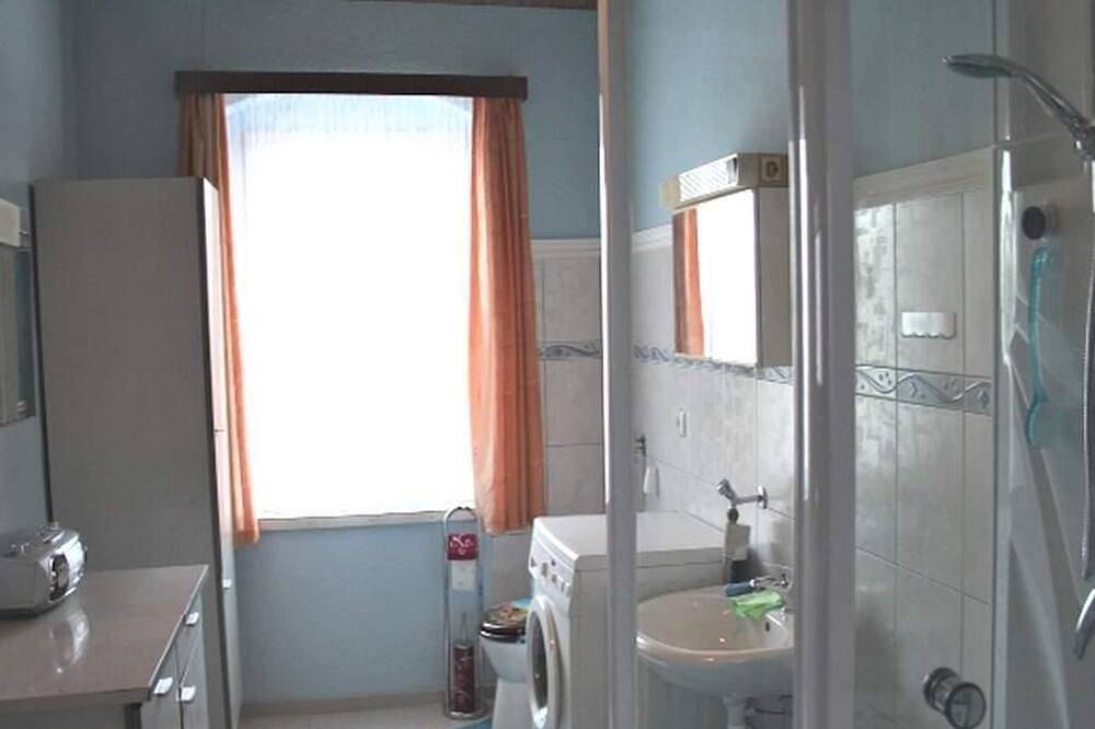 Ganze Wohnung, Ferienwohnung Zur Modell-Auto-Galerie Greiz - Fewo, Dusche, Wc, 1 Schlafraum, 1 in Greiz, Region Greiz