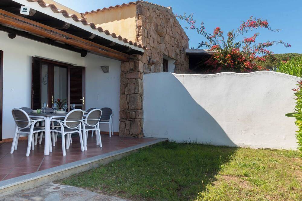 Ganze Wohnung, Casa Eos - Zwei Schlafzimmer Wohnung, Schläft 4 in Baia Sant'Anna, Olbia-Tempio