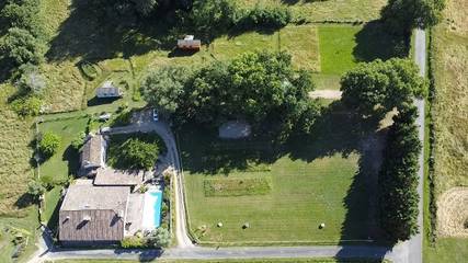 Cottage pour 2 personnes, avec jacuzzi ainsi que piscine et jardin à Sigalens