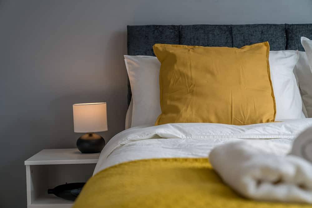 Entire apartment, Sublime Stays - Crawley Centre near Gatwick Airport in Crawley, West Sussex