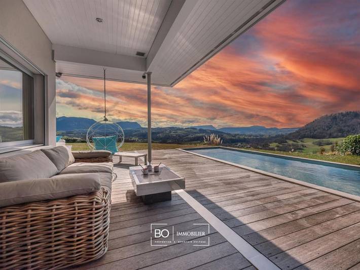 Location de vacances pour 8 personnes, avec vue ainsi que piscine et jardin dans Chapeiry