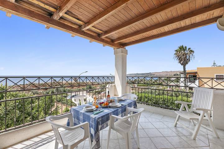 Apartamento de vacaciones para 5 personas, con vistas al mar además de piscina para niños y terraza - 1
