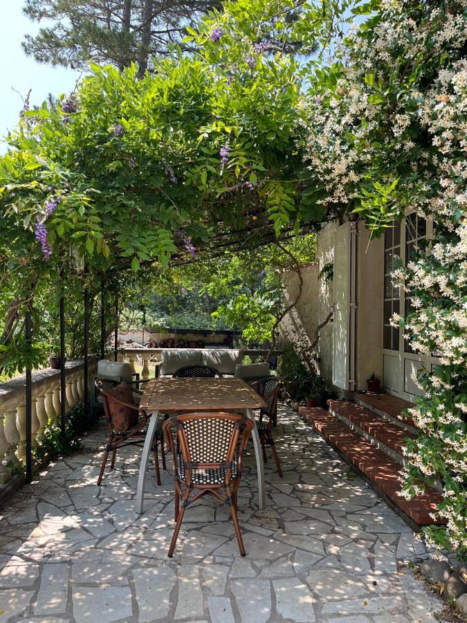 Chambre d’hôte pour 4 personnes, avec vue ainsi que piscine et jardin, animaux acceptés à Roquebrune-sur-Argens - 4