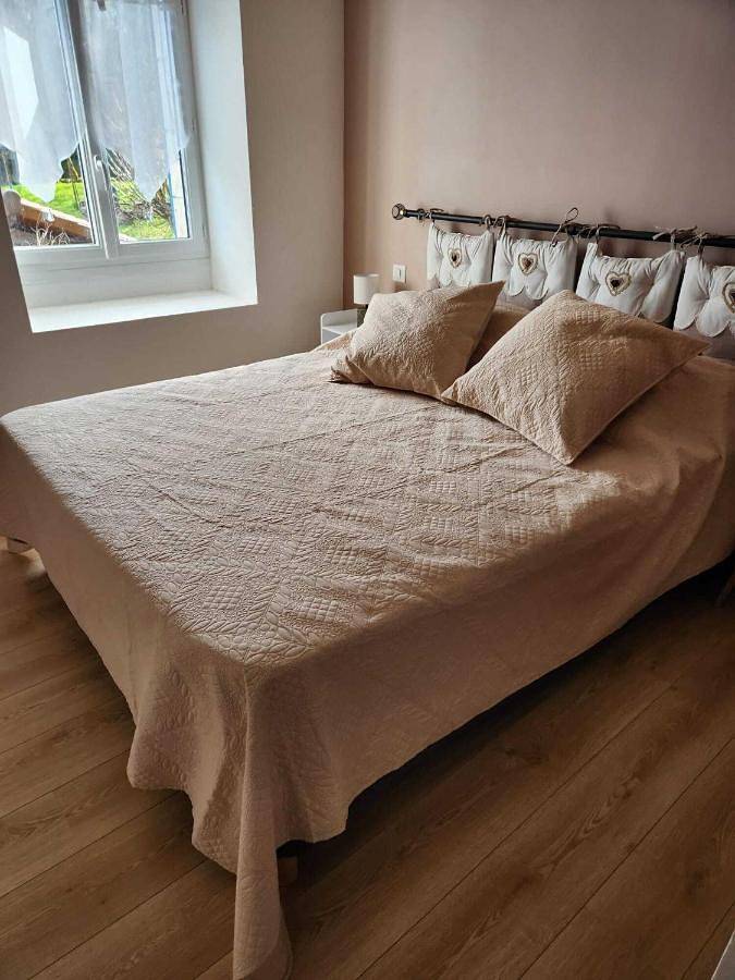 Gîte pour 3 personnes, avec jardin à Augignac