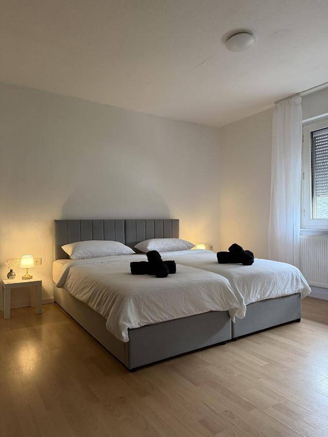 Ferienwohnung für 4 Personen, mit Terrasse und Garten sowie Ausblick in Felsberg