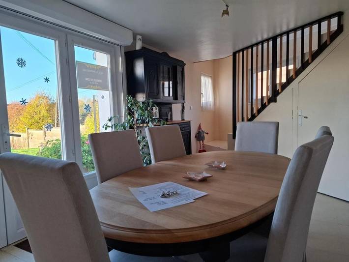 Gîte pour 6 personnes, avec vue et jardin dans Combles