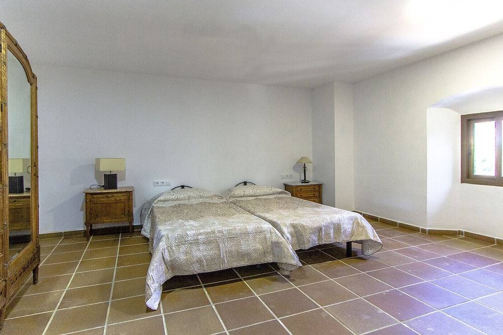 Your own private hotel 30 min to Bcn for 25 guests in Bigues i Riells, Barcelona Binnenland