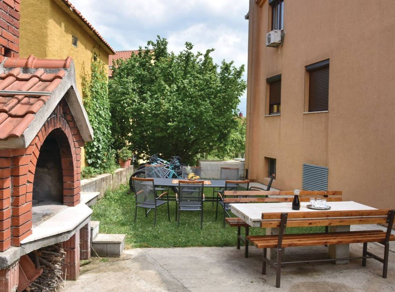 Sobe Melada - Twin Room With Balcony and Mountain View (A2) in Trilj (Dalmacija), Dalmatinska zagora
