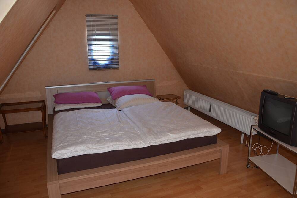 Ganze Wohnung, Ferienwohnung ~90 m² im 1. und 2. Stock im schönen Maintal, großer Garten in Karlstadt, Maindreieck