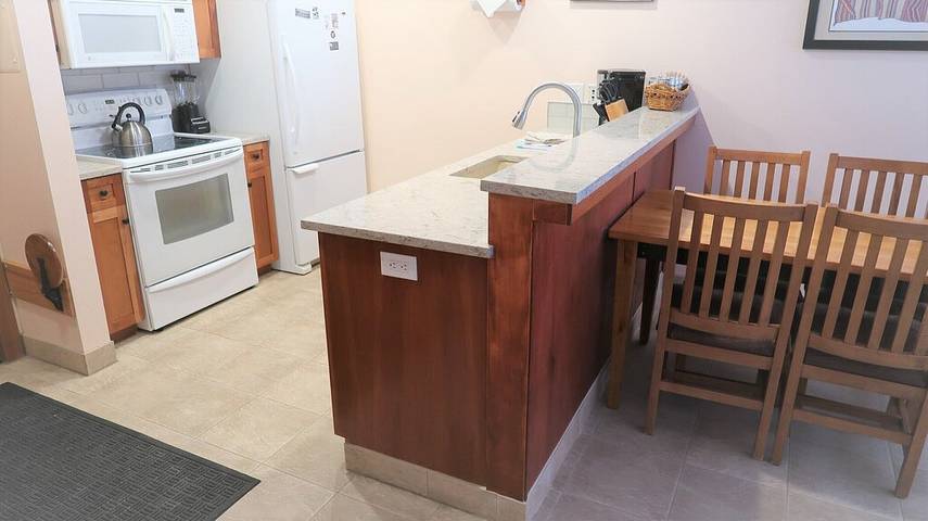 Vacation rental for 4 people, with hot tub and balcony as well as sauna and pool in Copper Mountain