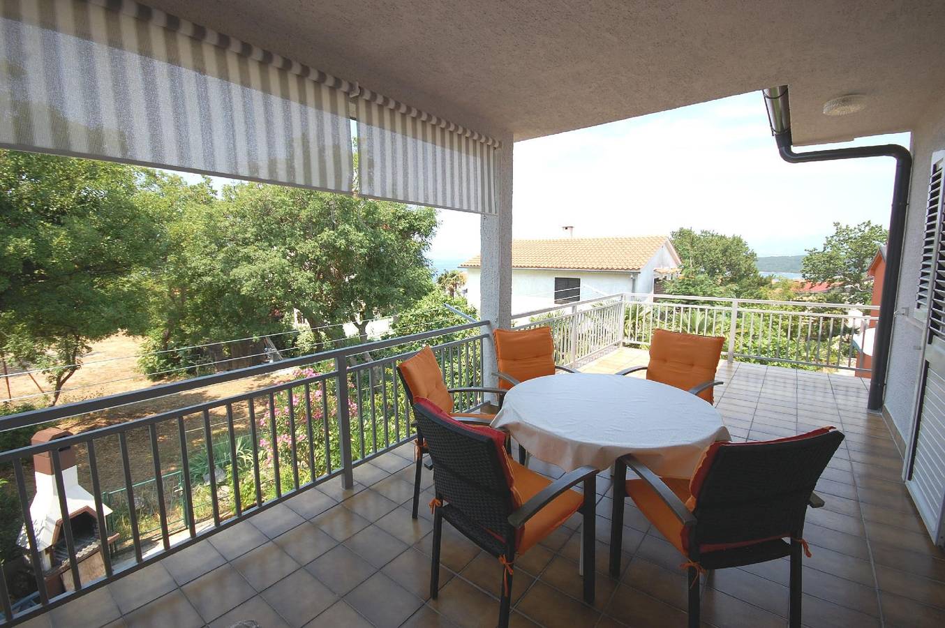 Entire holiday apartment, Holiday apartment for 5 people with balcony in Njivice, Krk