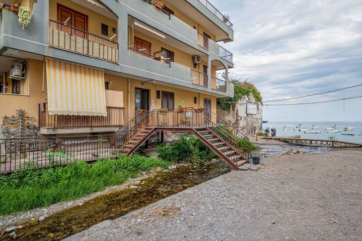 Entire apartment, Guesthost - Cozy Beachfront Apartment in Taormina! in Giardini-Naxos, Messina Province