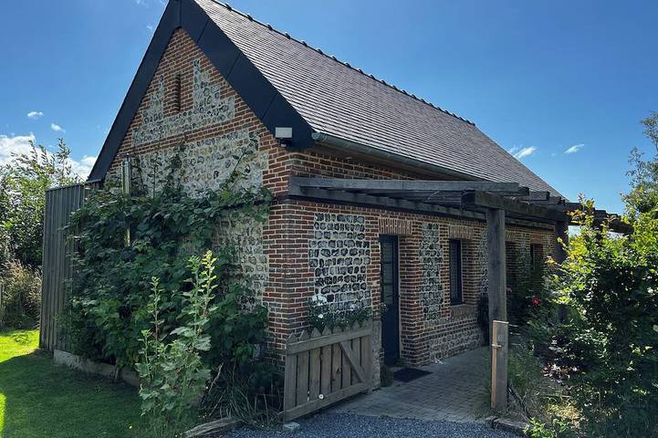 Gîte pour 4 personnes, avec jardin et terrasse à Sainte-Hélène-Bondeville
