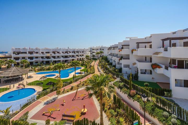 Apartamento para 4 personas, con Jacuzzi además de Terraza y Piscina en Pulpí