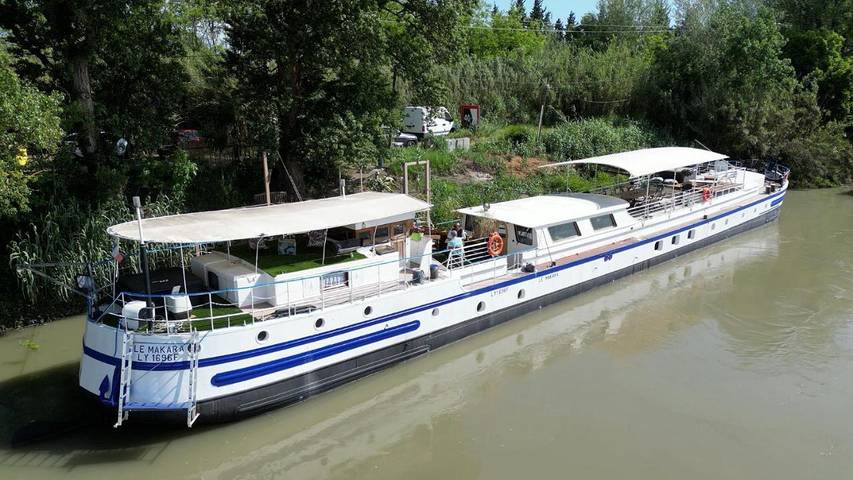 Bateau pour 2 personnes, avec terrasse ainsi que jacuzzi et jardin en Provence-Alpes-Côte d'Azur