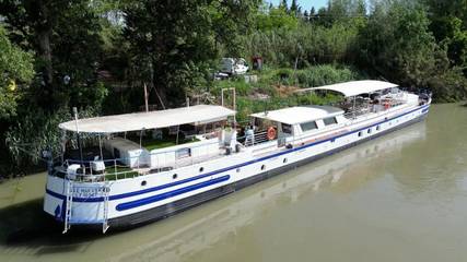 Bateau pour 2 personnes, avec terrasse et jacuzzi en Provence-Alpes-Côte d'Azur