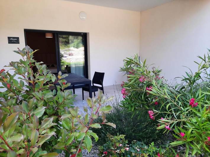 Location de vacances pour 2 personnes, avec piscine ainsi que vue et jardin, animaux acceptés à Les Tourrettes - 4