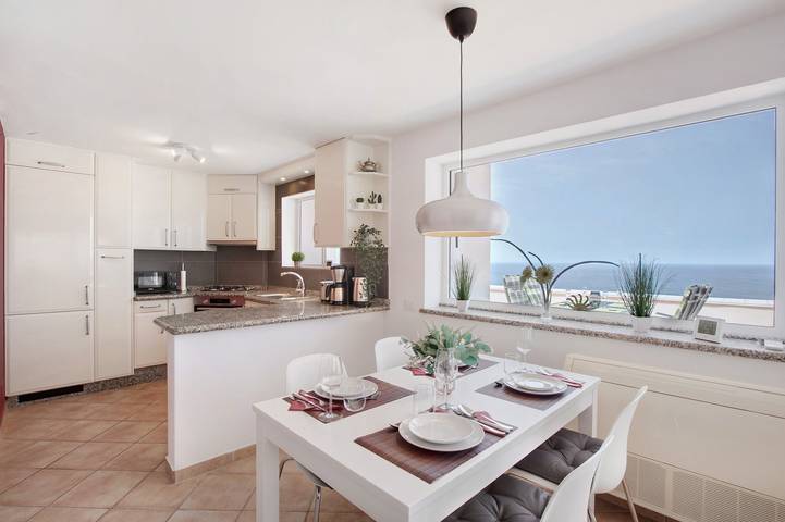 Entire apartment, Vacation Apartment 'Apartment Seaside' with Sea View, Wi-Fi and Air Conditioning in Playa de los Roques, Los Realejos