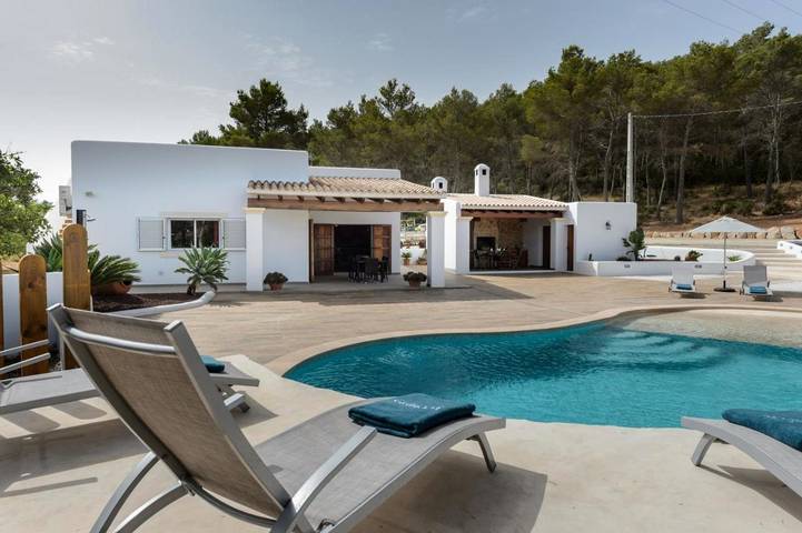 Location de vacances pour 4 personnes, avec jardin et piscine à Santa Gertrudis de Fruitera