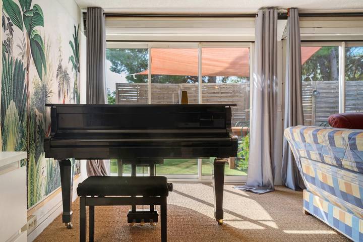 Appartamento intero, Appartamento 'Villa Andalouse' con terrazza privata, Wi-Fi e aria condizionata in Poussan, Costa mediterranea (Francia)