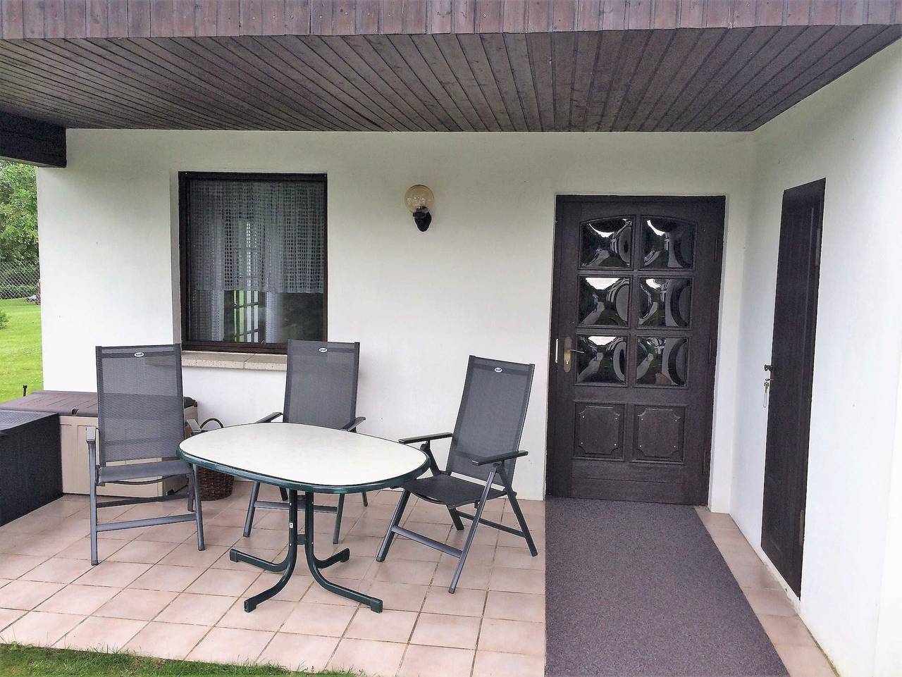 Ganze Ferienwohnung, Ferienhaus am See auf großem Grundstück, Kaminofen in Krakow am See, Naturpark Nossentiner/Schwinzer Heide