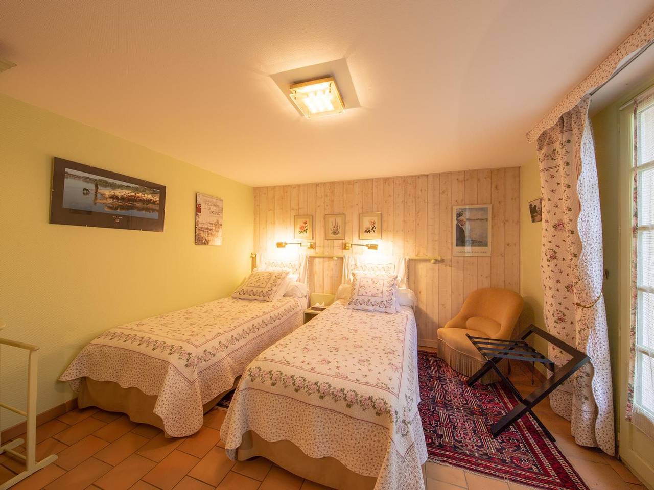 Zimmer Châteauneuf: Rustikaler Charme mit Privat Terrasse und Wlan in Saint-Benoît-sur-Loire in Saint-Benoît-sur-Loire, Loire-Tal