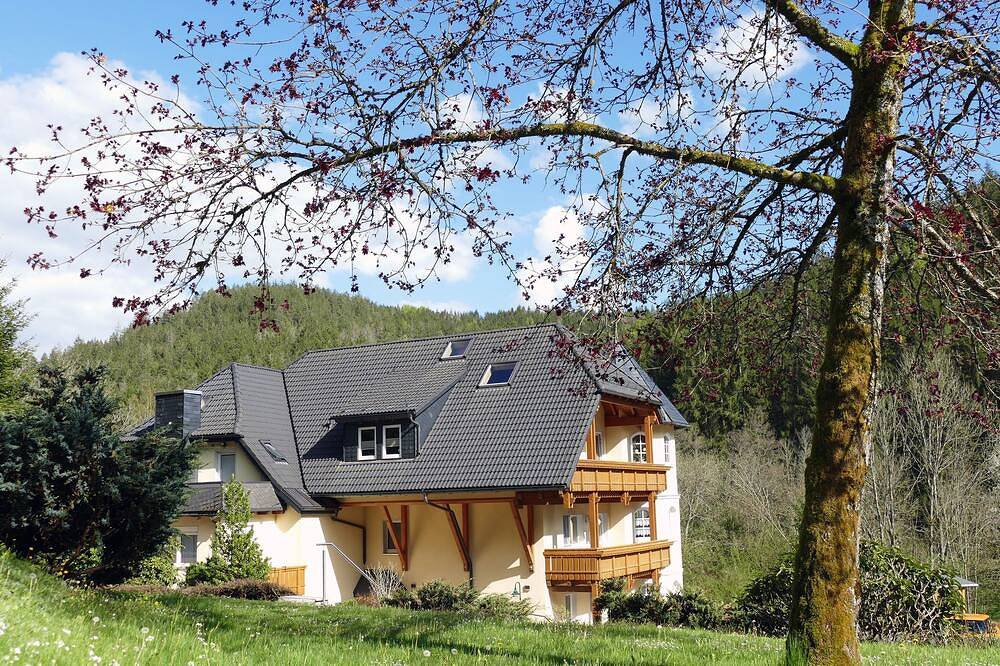 Ganze Wohnung, Modern ausgestattete Ferienwohnung (65qm) in Wallenfels, Frankenwald