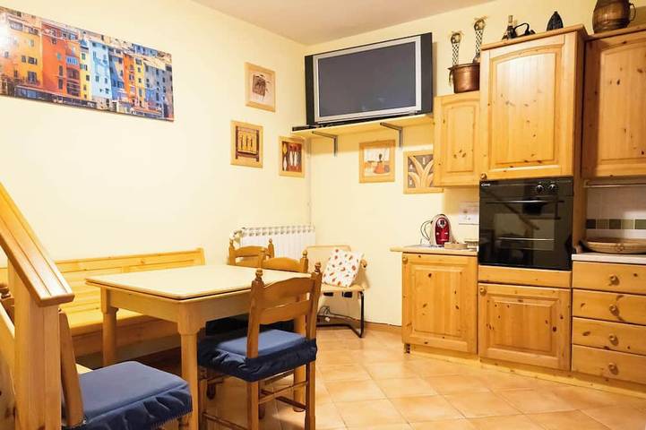 Ferienwohnung für 19 Personen, mit Terrasse in Brusimpiano Gemeinde