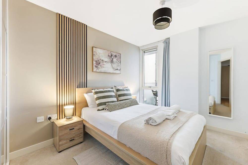 Ganze Wohnung, Sleek Apartment • City Centre • Balcony • Free Parking • Fast WiFi • Self-Check-In in Milton Keynes, Südostengland