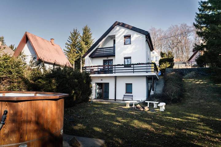 Ferienhaus für 10 Personen, mit Pool und Whirlpool sowie Garten und Sauna - 1