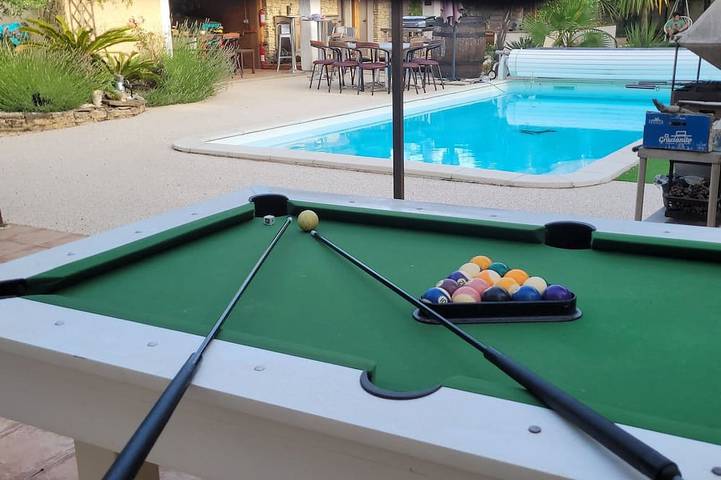Location de vacances pour 11 personnes, avec jardin à Rochegude
