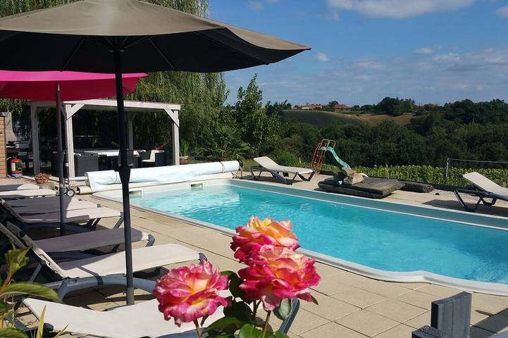 Location de vacances pour 10 personnes, avec terrasse et jardin à Beaumarchés