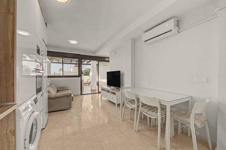 Apartamento entero, Ático Carboneras con terraza y vistas al mar in Playa de los Barquicos (Carboneras), Carboneras