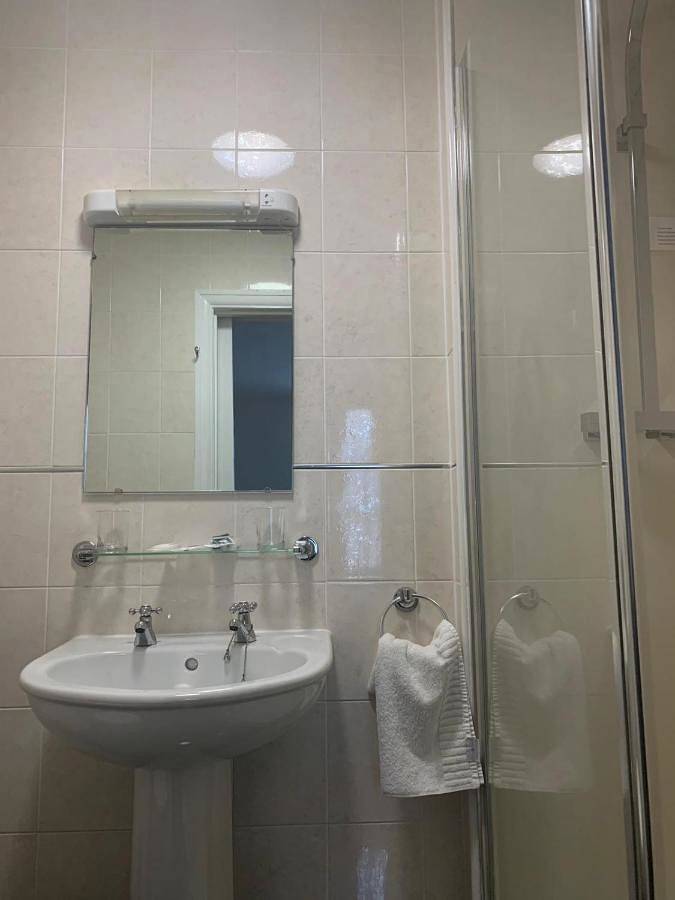 Hôtel pour 10 personnes, avec jardin ainsi que jacuzzi et sauna à Bury - 4