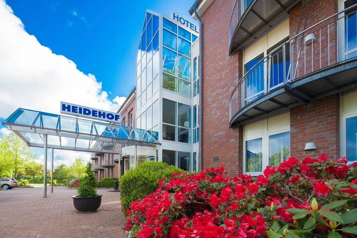 Hotel für 3 Personen, mit Balkon und Whirlpool sowie Terrasse und Garten in Büdelsdorf