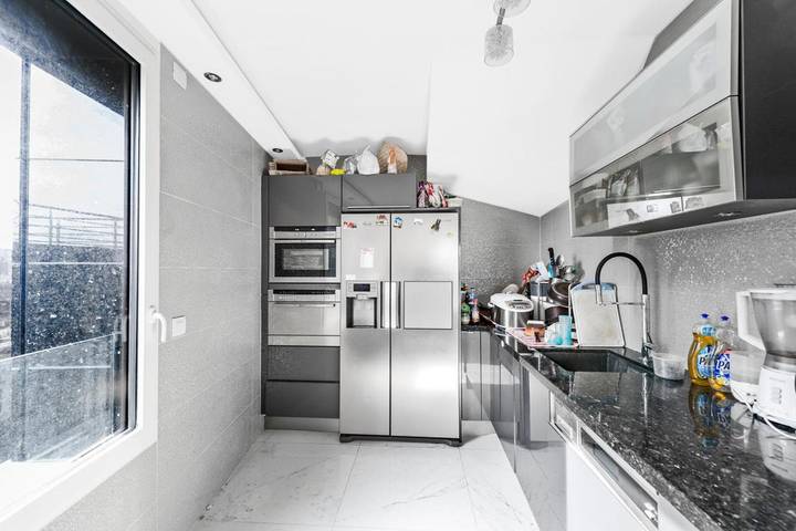 Ferienwohnung für 7 Personen, mit Whirlpool und Terrasse sowie Pool und Seeblick in Paris - 4