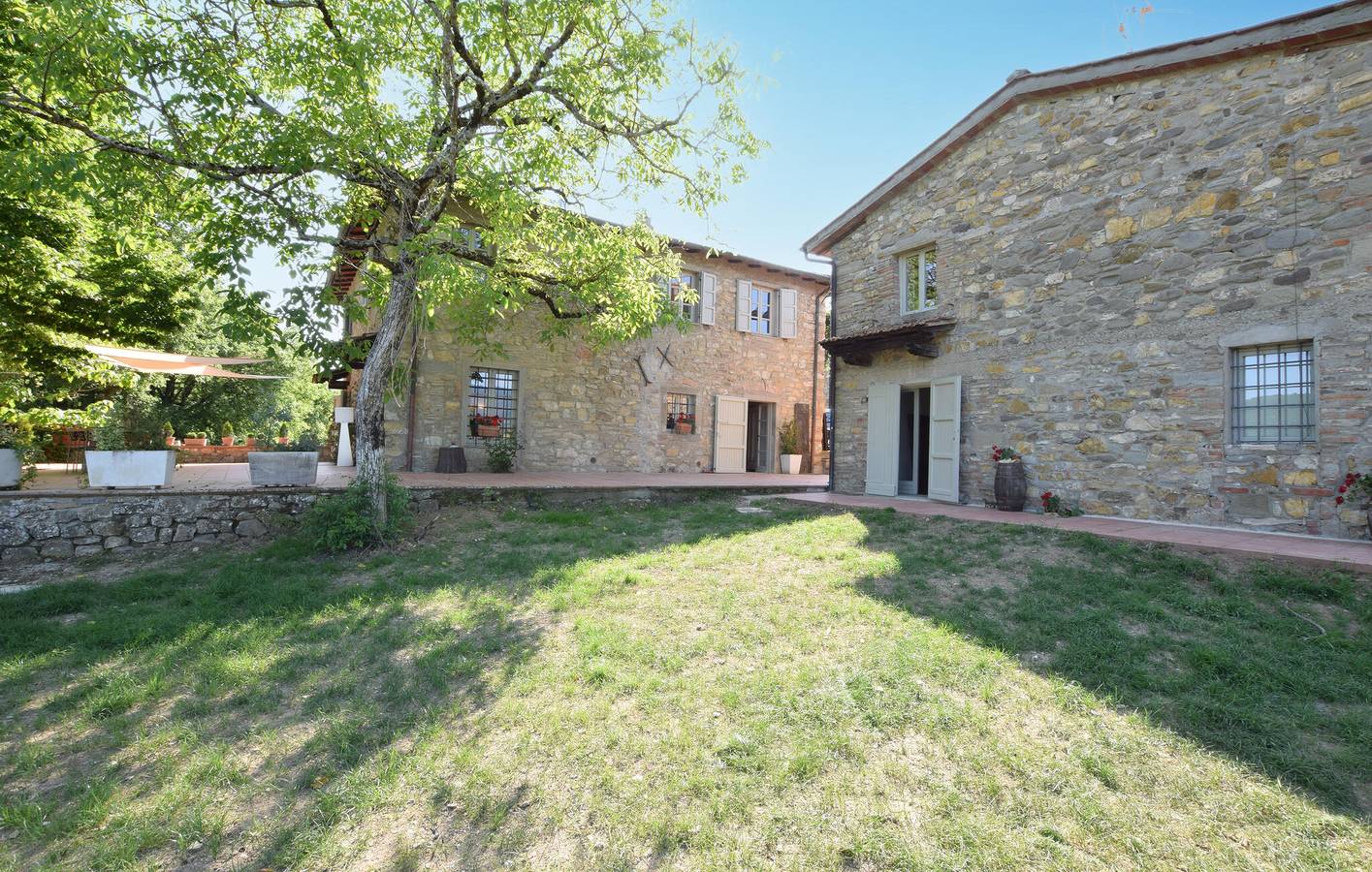 Charmantes Apt mit AC, Parkplatz, Garten, Küche, Pool - Nähe Arno in Poppi, Casentino