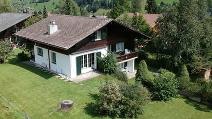 Ferienwohnung für 6 Personen, mit Ausblick und Garten sowie Terrasse in Lenk im Simmental
