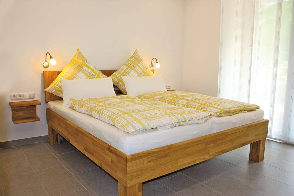 Neu Modernes Ferienhaus direkt an der Mosel, Panoramablick, 2 Terrassen, Garten in Senheim, Cochem-Zell