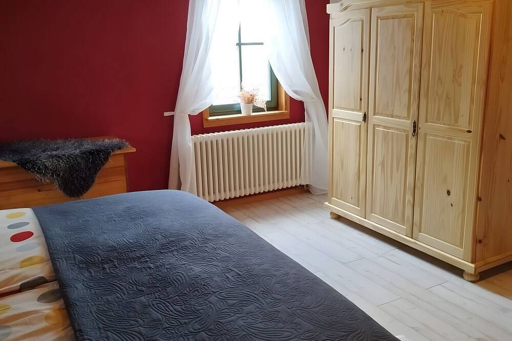 Ganze Wohnung, Dachwohnung im landhausstil in Meiningen, Werratal