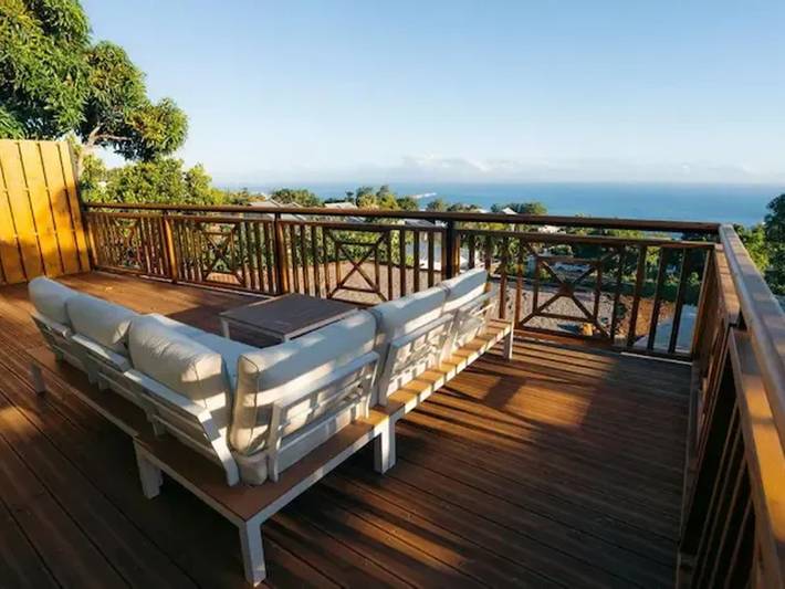 Gîte pour 4 personnes, avec terrasse et piscine aux Avirons - 2