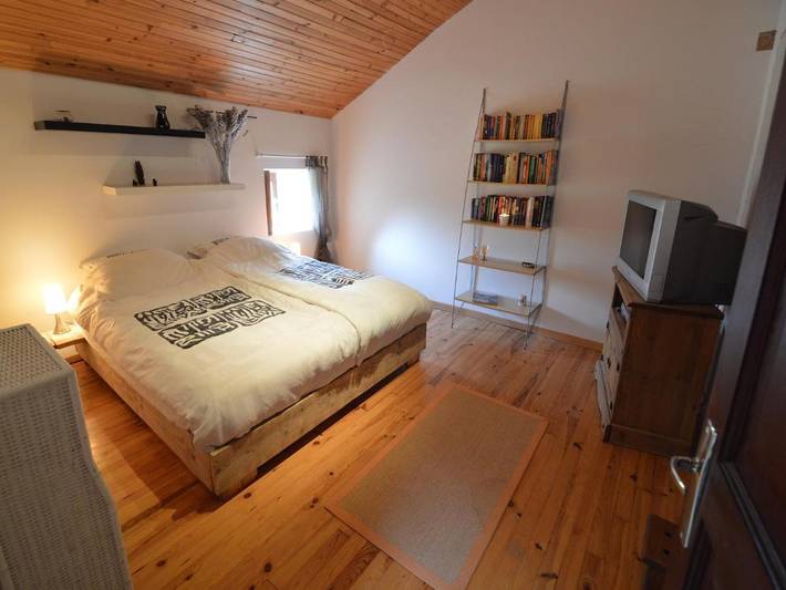 Location de vacances pour 8 personnes, avec piscine ainsi que jardin et terrasse, animaux acceptés à Saint-Jean-de-Sauves - 4