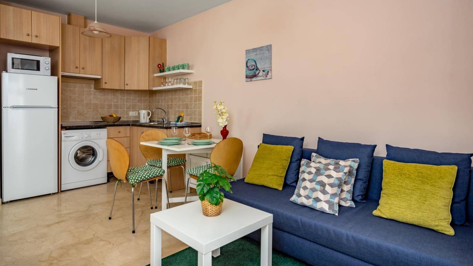 Apartamento entero, Apartamento de vacaciones para 3 personas con jardín in Fuengirola, Costa del Sol