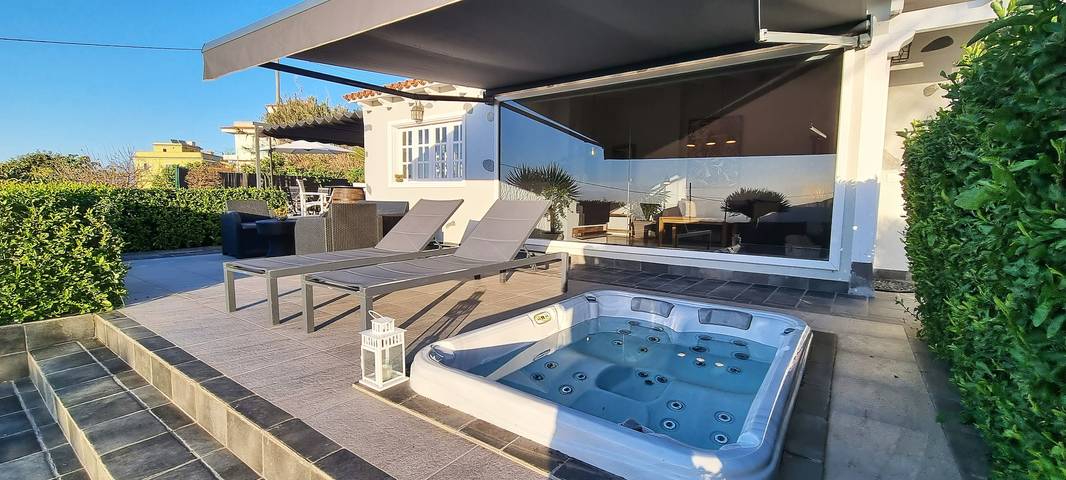 Casa rural para 4 personas, con terraza además de jacuzzi y jardín en La Orotava