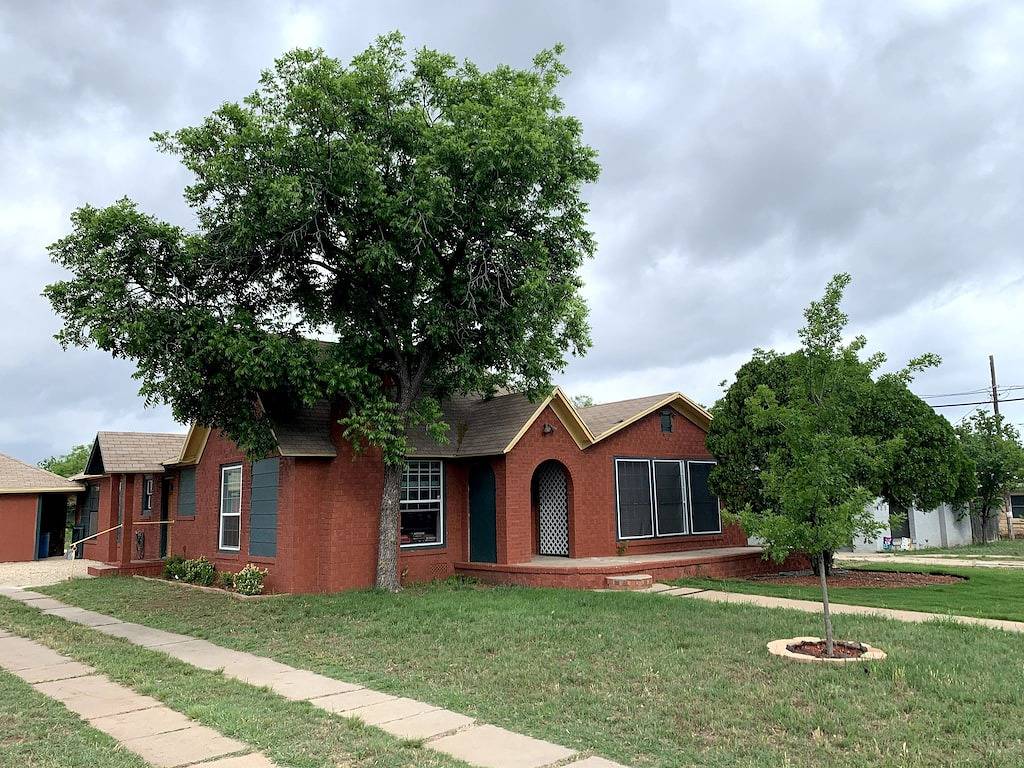 Red Rooster House - King & Queen bedrooms Easy access to all areas of the city in San Angelo, Tom Green County
